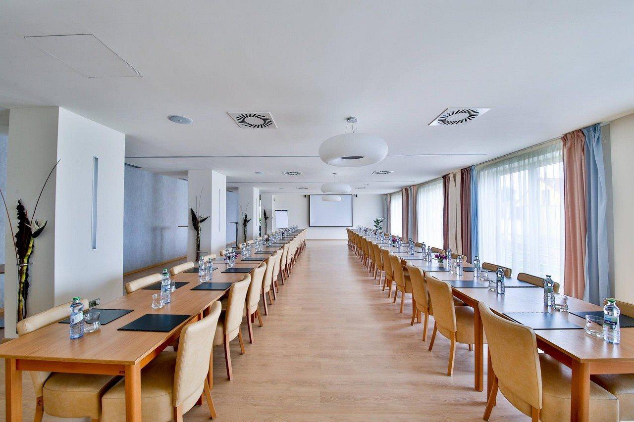 Modra Stodola Contactless Check-In Hotel Horoměřice Buitenkant foto
