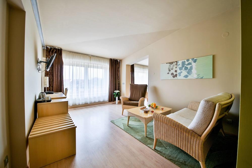 Modra Stodola Contactless Check-In Hotel Horoměřice Buitenkant foto